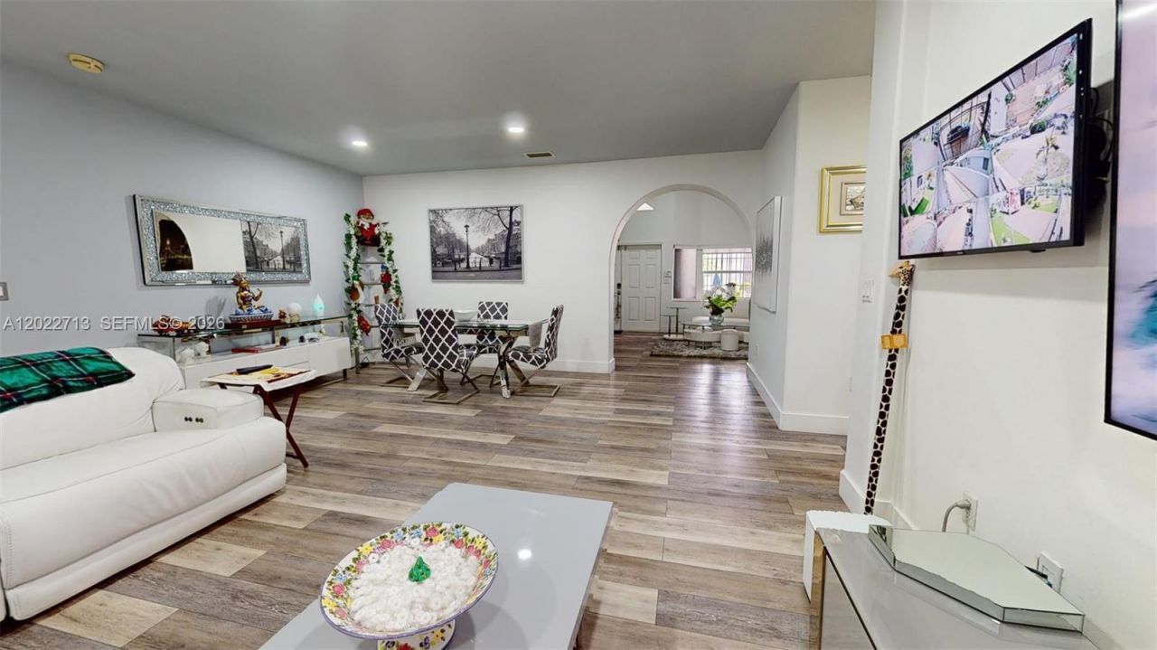357 W 44th St , Hialeah, FL 33012 Photo