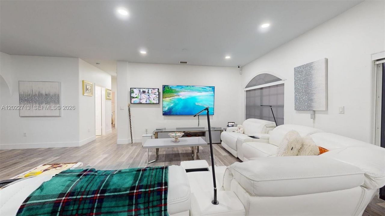 357 W 44th St , Hialeah, FL 33012 Photo