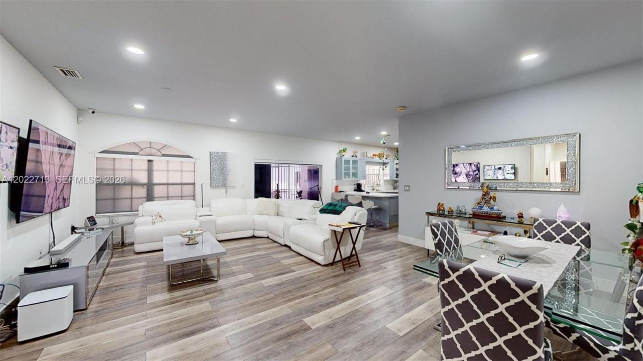357 W 44th St , Hialeah, FL 33012 Photo
