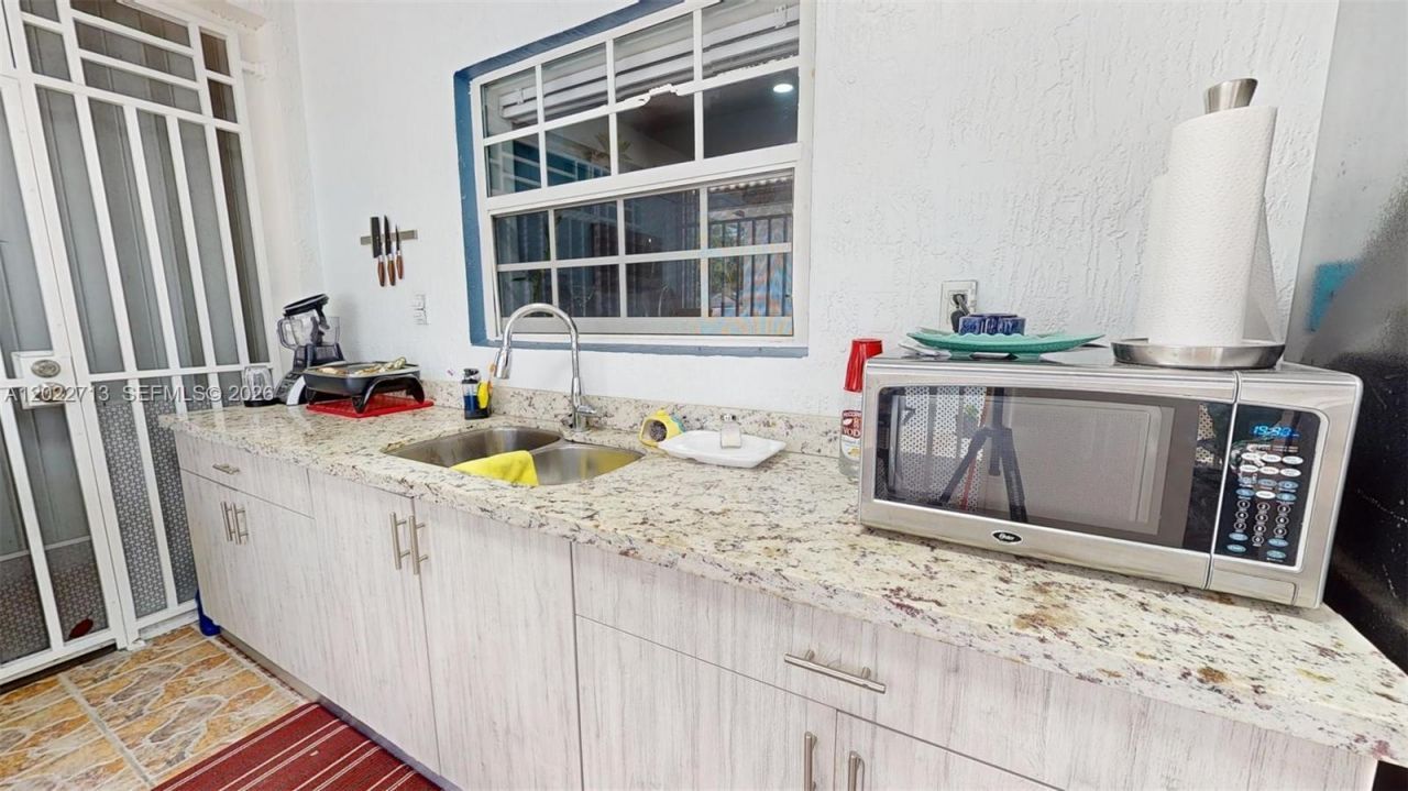 357 W 44th St , Hialeah, FL 33012 Photo