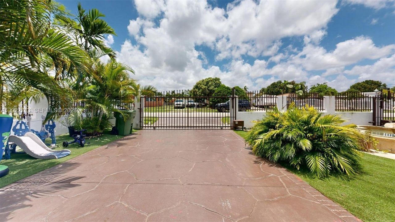 357 W 44th St , Hialeah, FL 33012 Photo