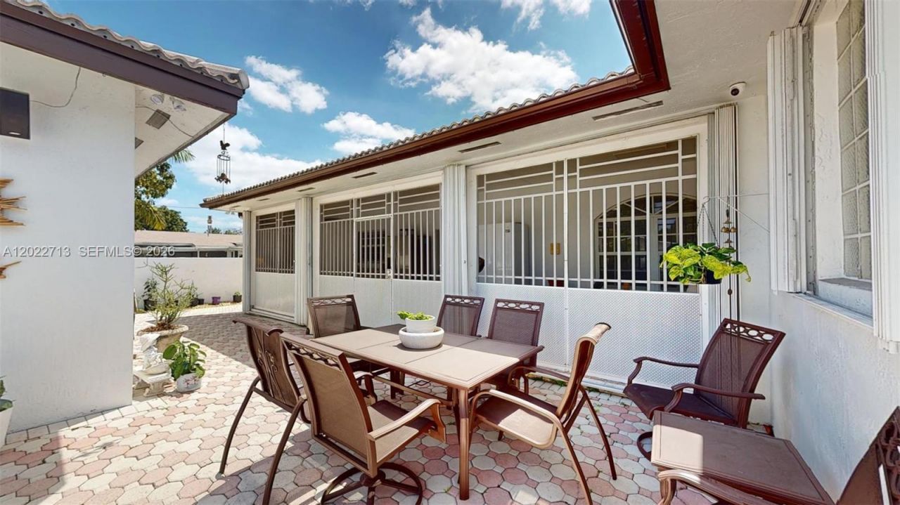 357 W 44th St , Hialeah, FL 33012 Photo