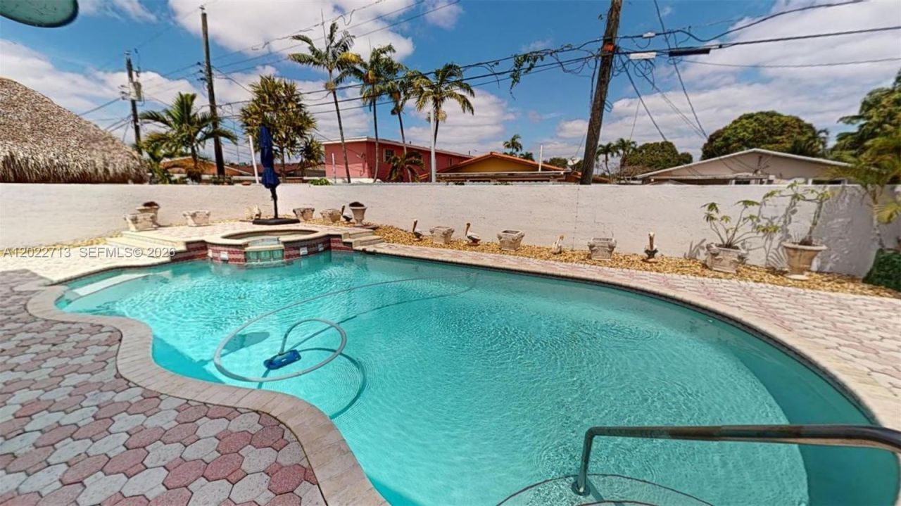 357 W 44th St , Hialeah, FL 33012 Photo