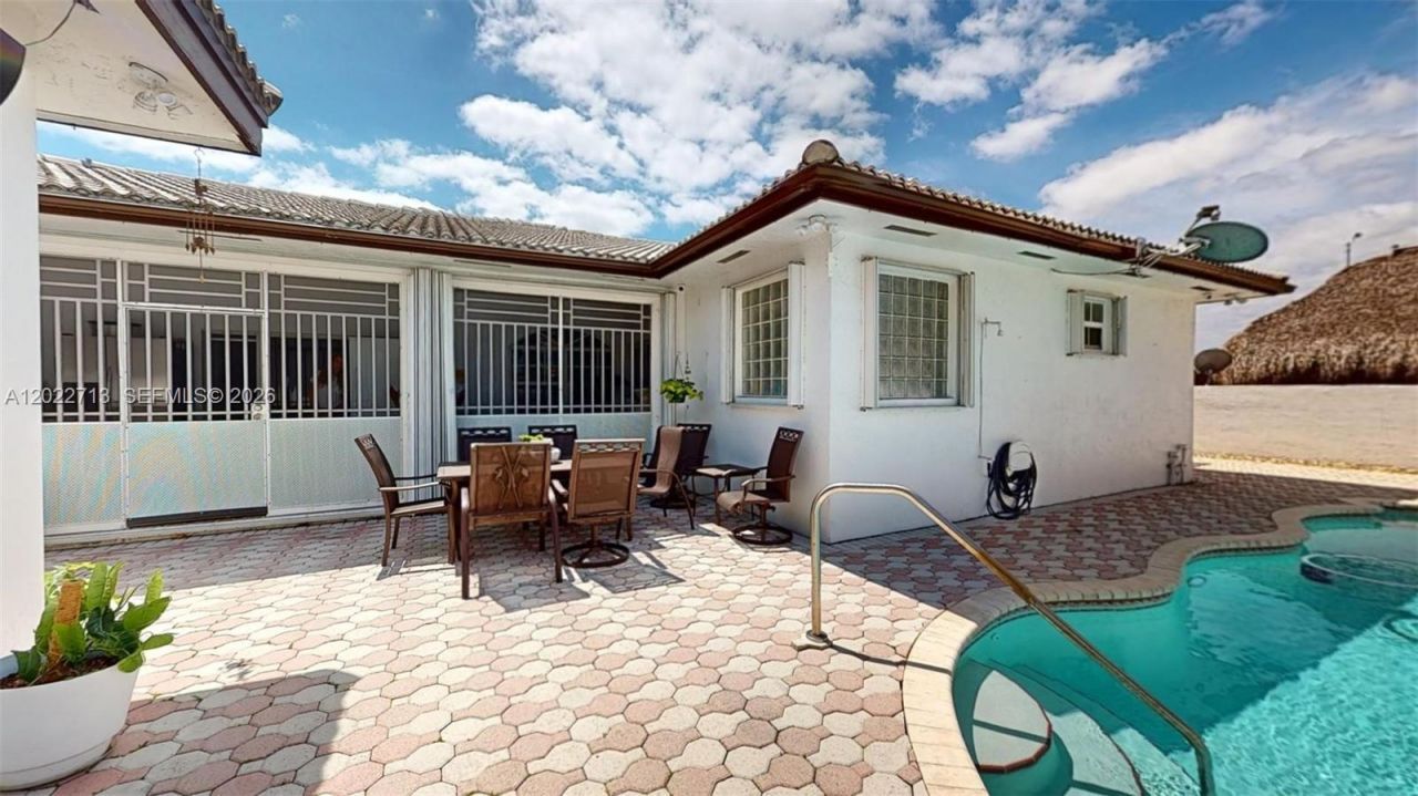 357 W 44th St , Hialeah, FL 33012 Photo
