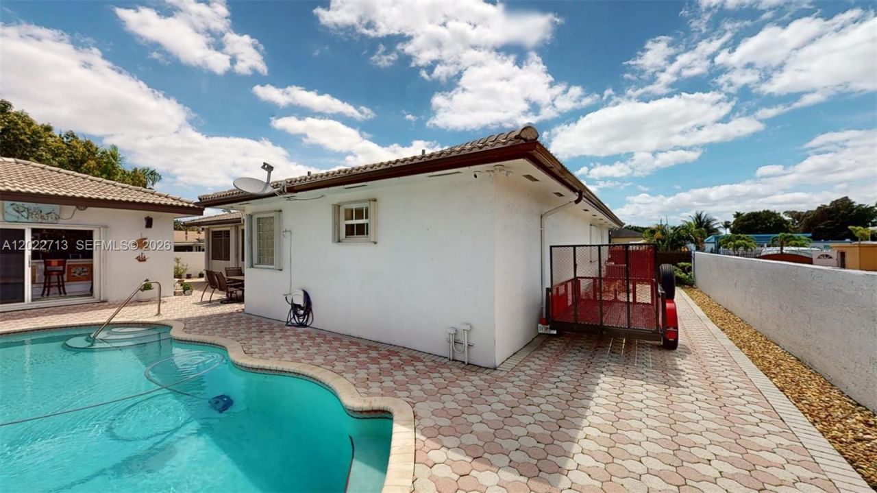 357 W 44th St , Hialeah, FL 33012 Photo