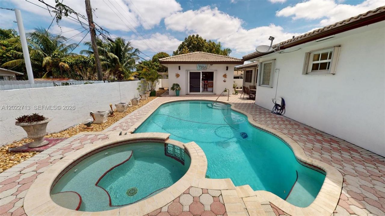 357 W 44th St , Hialeah, FL 33012 Photo