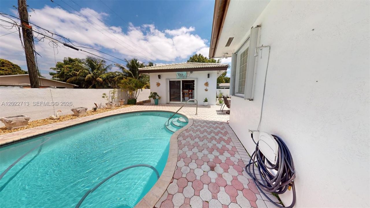 357 W 44th St , Hialeah, FL 33012 Photo