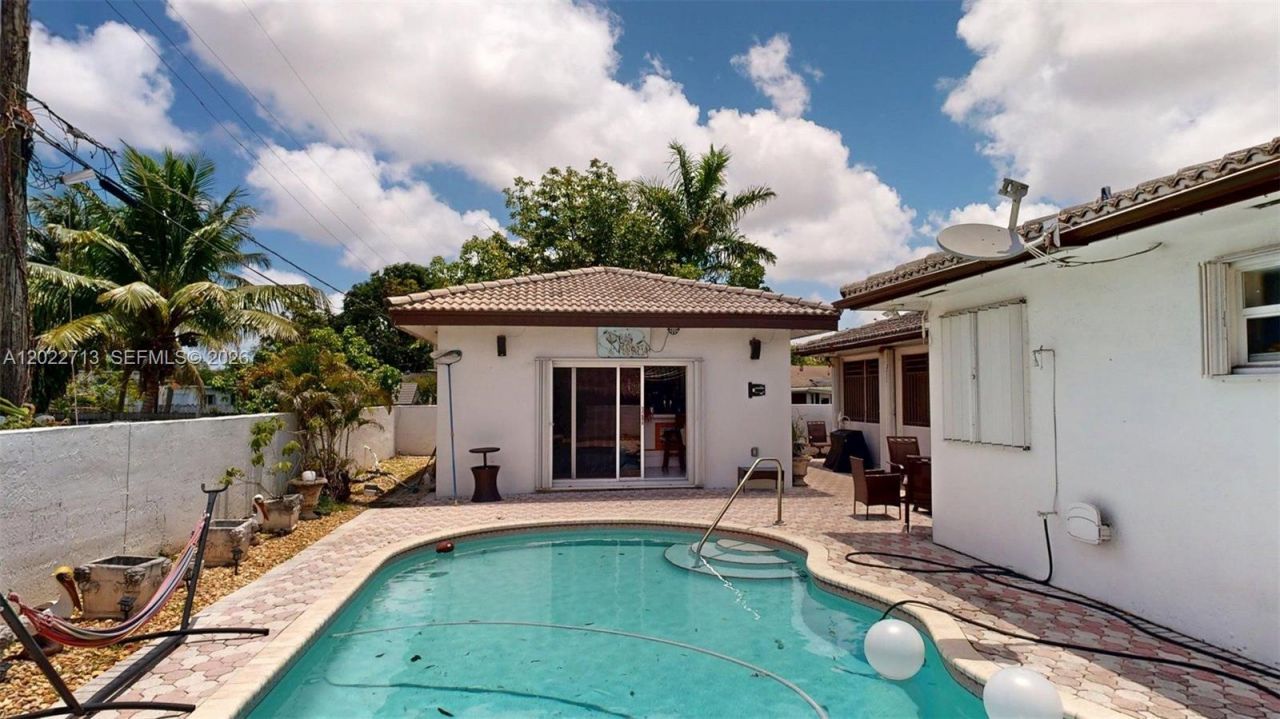 357 W 44th St , Hialeah, FL 33012 Photo