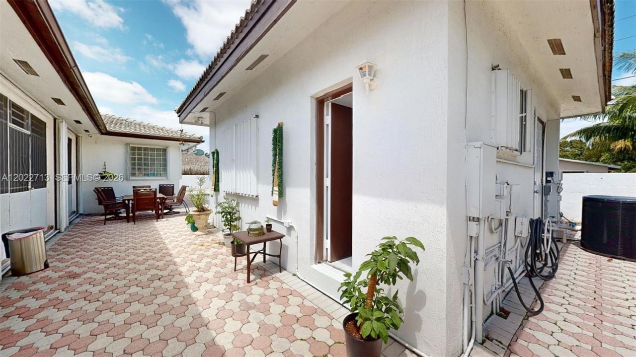 357 W 44th St , Hialeah, FL 33012 Photo