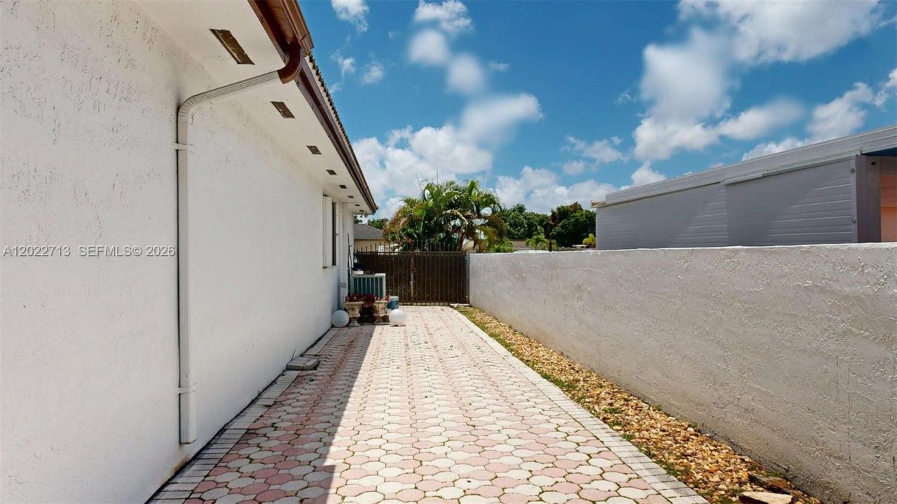 357 W 44th St , Hialeah, FL 33012 Photo
