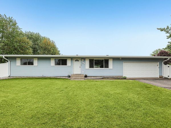 6847 8th Street Lane N, Oakdale, MN 55128
