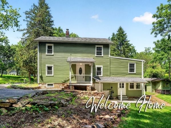 28 Old Clinton Rd, Raritan, NJ 08822