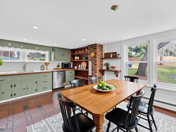 28 Old Clinton Rd, Raritan, NJ 08822