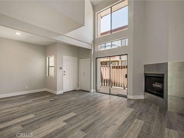 6323 Reseda Boulevard, Unit 2, Tarzana, CA 91335