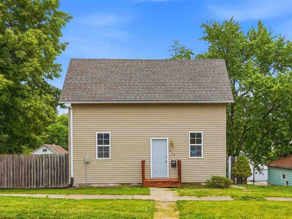 514 S Avenue C, Washington, IA 52353