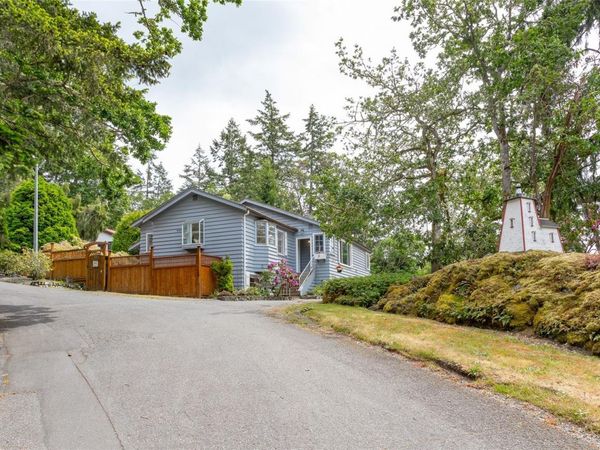 6755 Wallace Dr, Unit #2, Central Saanich, BC V8M 1A2