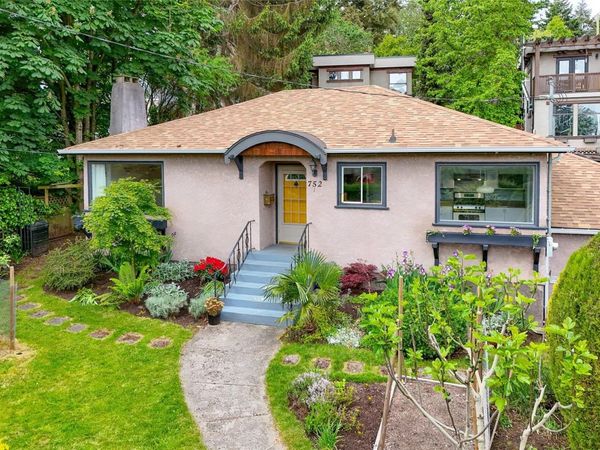 752 Lampson St, Unit #1, Esquimalt, BC V9A 6A6