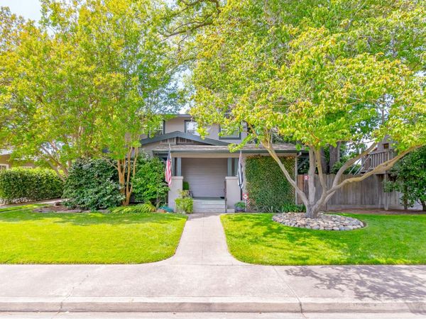 318 California Ave, Oakdale, CA 95361