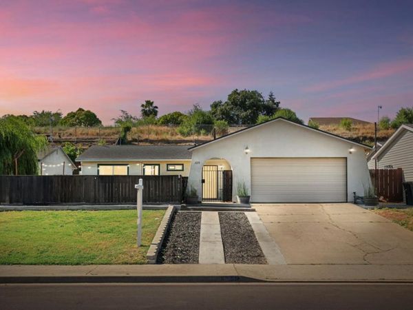 1699 W J St, Oakdale, CA 95361