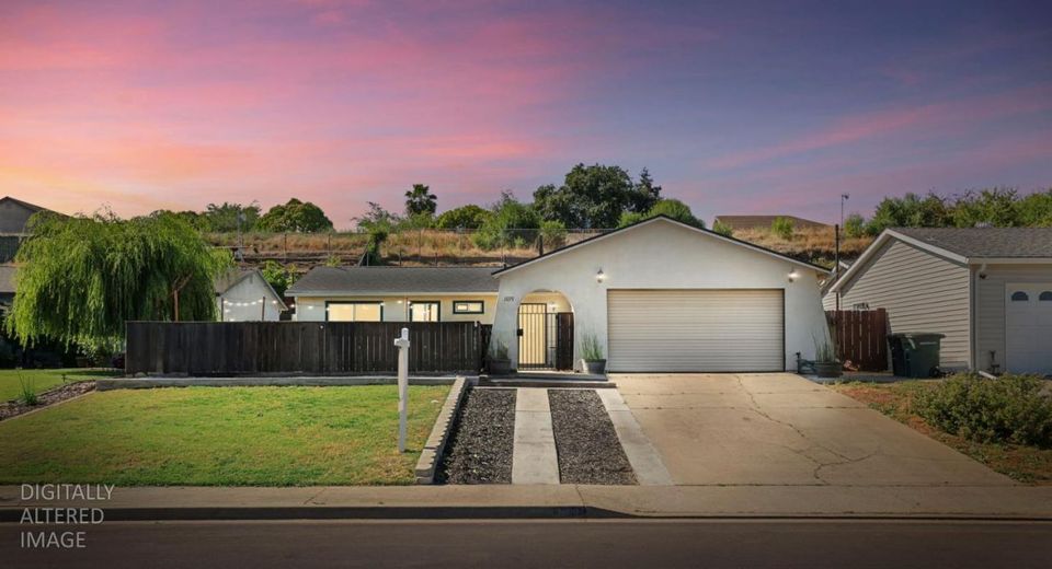 1699 W J St, Oakdale, CA 95361 Photo