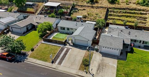 1699 W J St, Oakdale, CA 95361 Photo