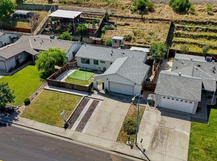 1699 W J St, Oakdale, CA 95361 Photo