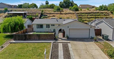 1699 W J St, Oakdale, CA 95361 Photo