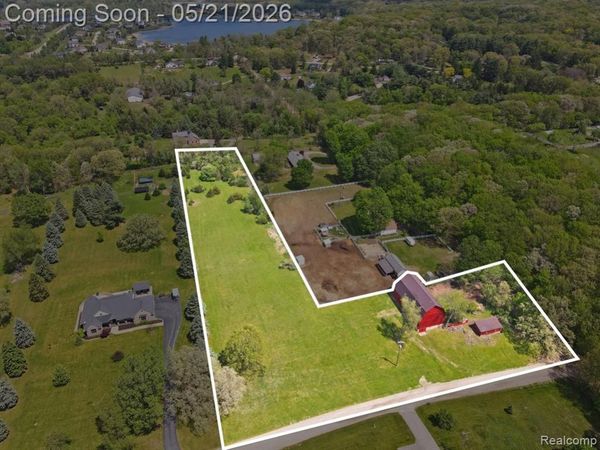 2352 Meadowood Lane, Milford Twp, MI 48380