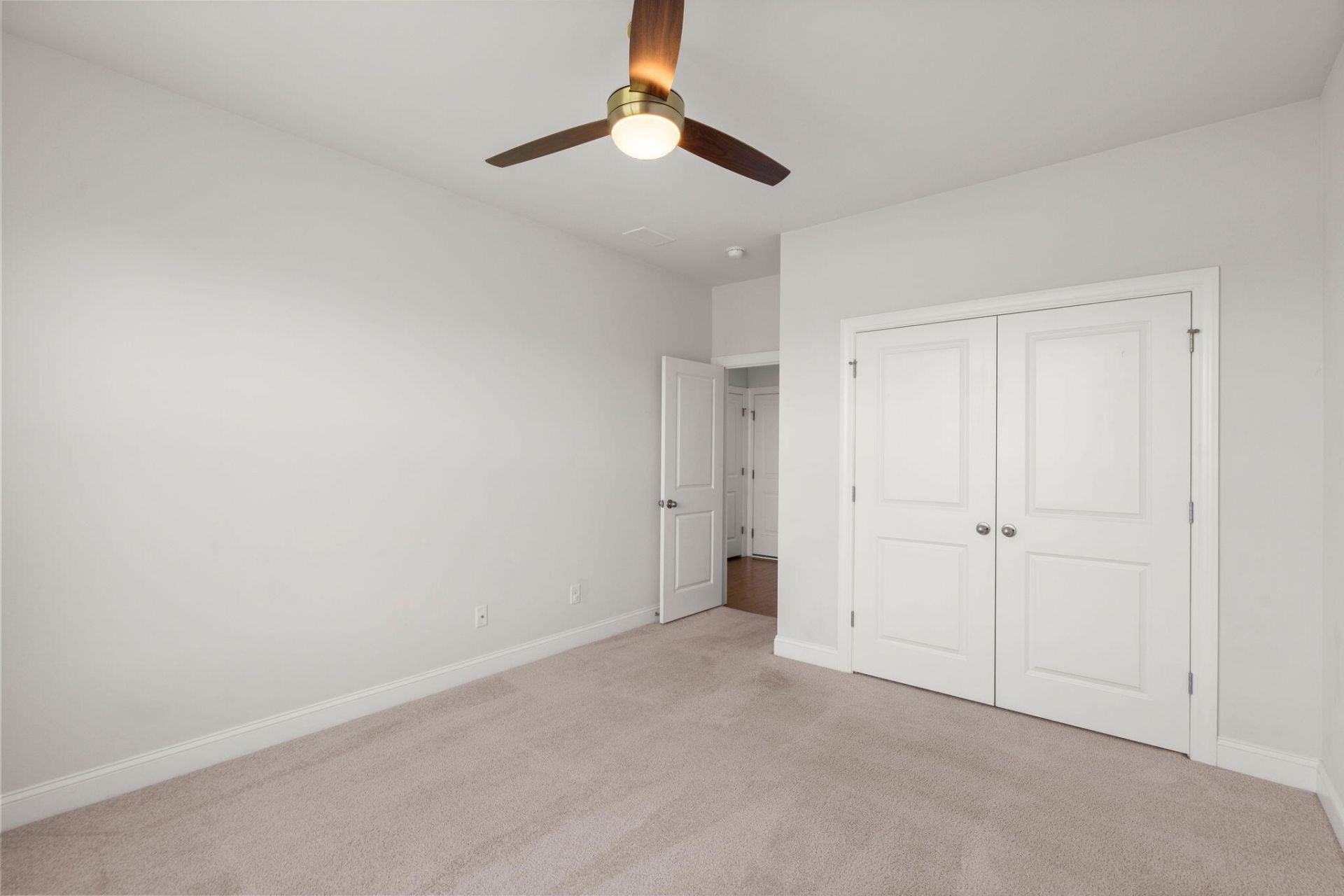 226 Seaworthy Street Photo 28