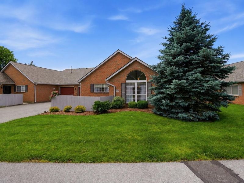 4837 Blendon Park Drive, Columbus, OH 43230 Photo 2