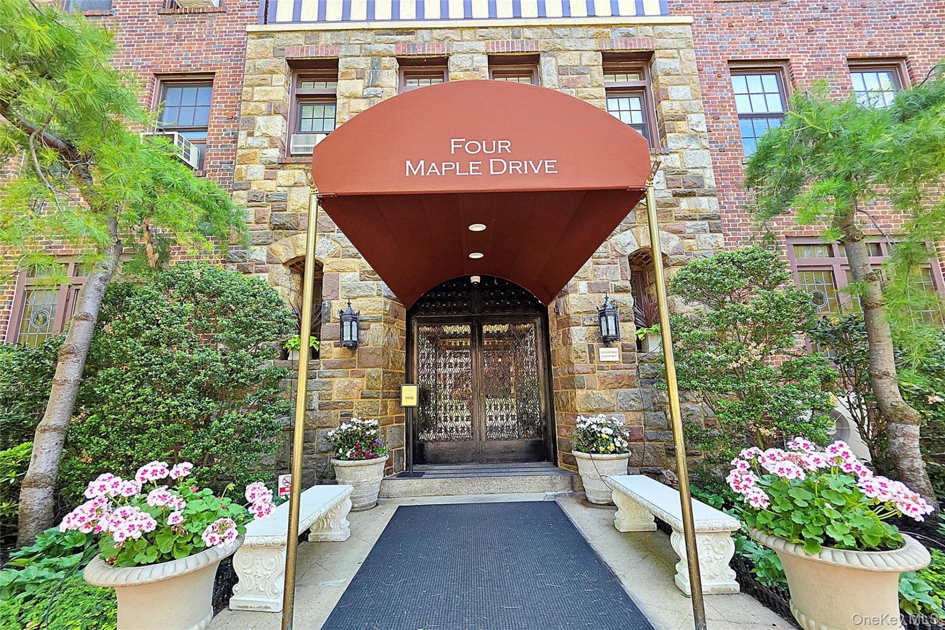 4 Maple Drive , Unit 1D, Great Neck, NY 11021 Main Photo