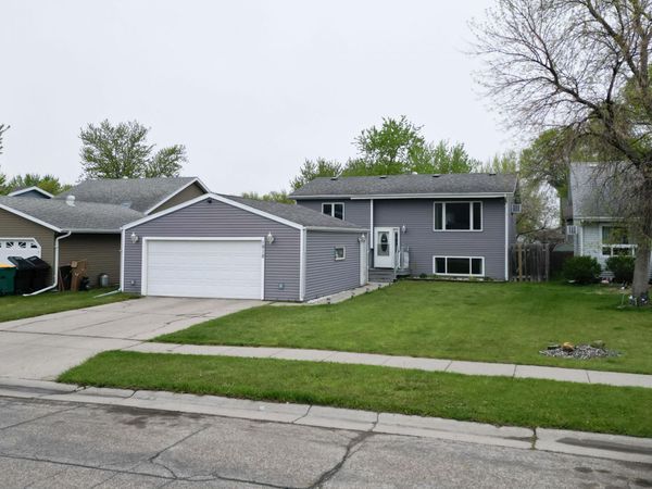 1918 5 Avenue E, West Fargo, ND 58078