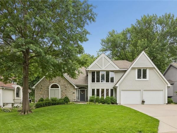 142 The Woodlands Drive, Gladstone, MO 64119