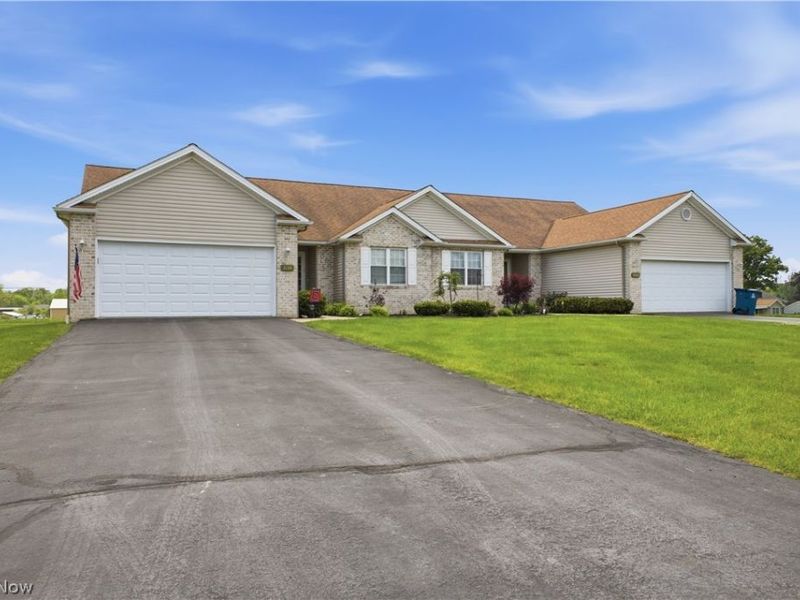 2018 Fox Chase Court, Mineral Ridge, OH 44440 Photo 2