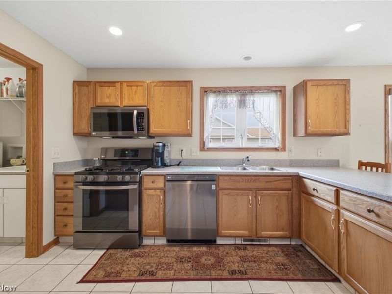 2018 Fox Chase Court, Mineral Ridge, OH 44440 Photo 7