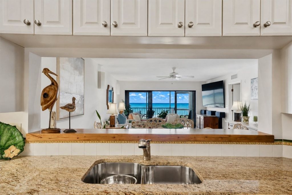8830 S Sea Oaks Way, Unit 106, Vero Beach, FL 32963 Photo