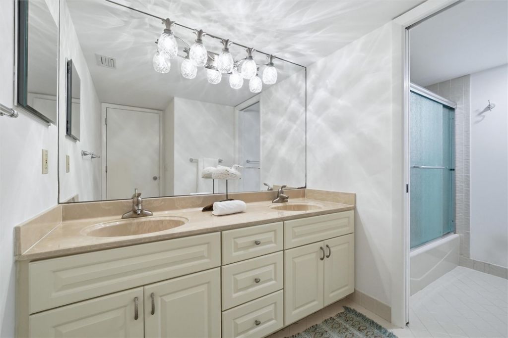 8830 S Sea Oaks Way, Unit 106, Vero Beach, FL 32963 Photo