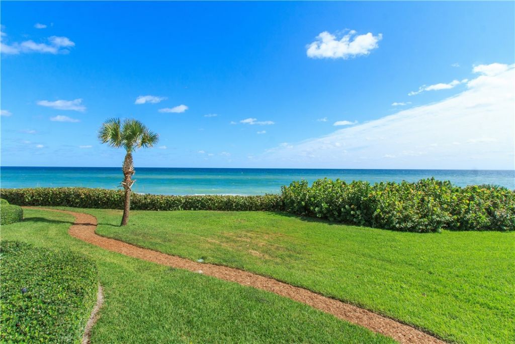 8830 S Sea Oaks Way, Unit 106, Vero Beach, FL 32963 Photo