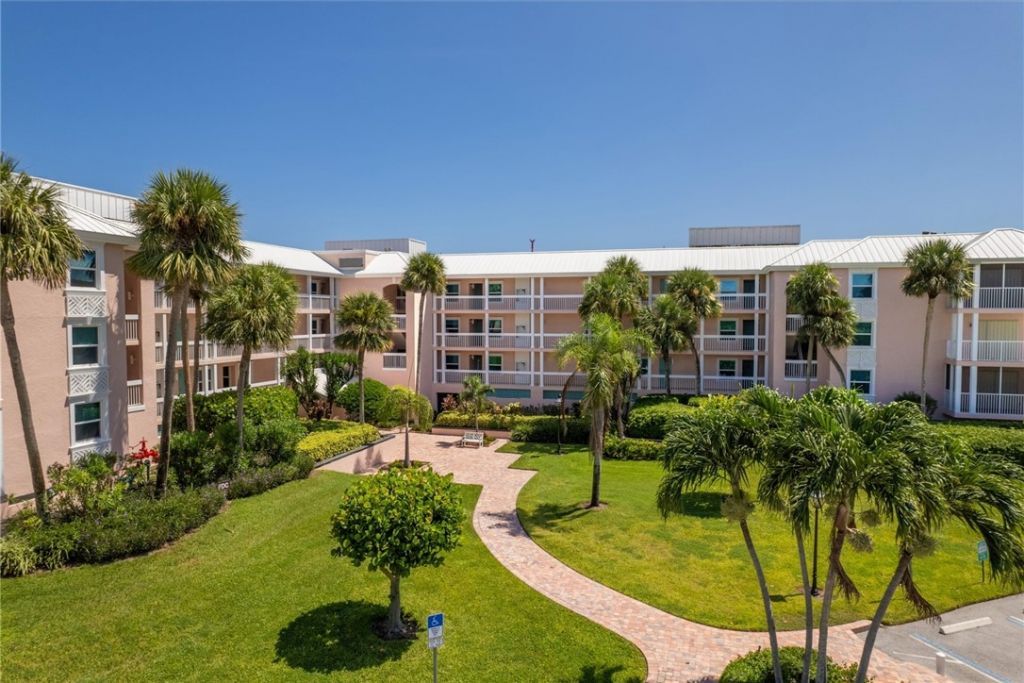 8830 S Sea Oaks Way, Unit 106, Vero Beach, FL 32963 Photo