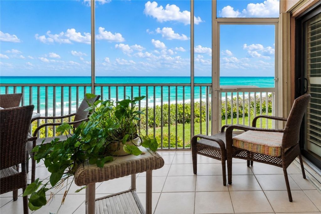8830 S Sea Oaks Way, Unit 106, Vero Beach, FL 32963 Photo