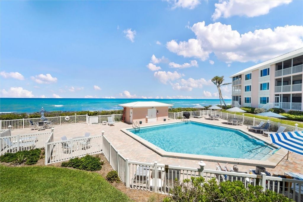 8830 S Sea Oaks Way, Unit 106, Vero Beach, FL 32963 Photo