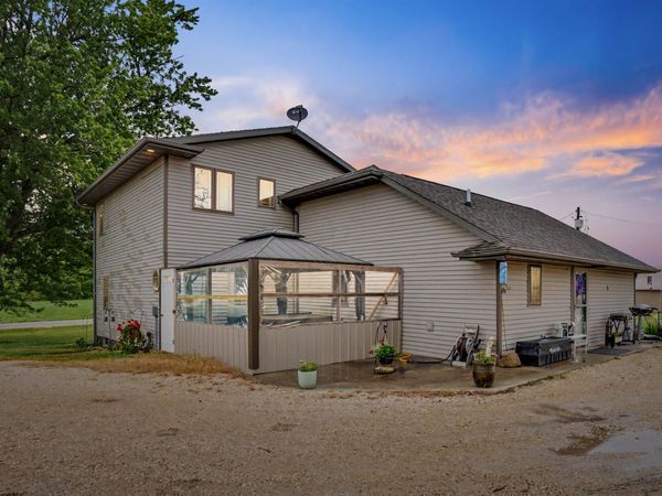 2838 210th Street, Earlville, IA 52041