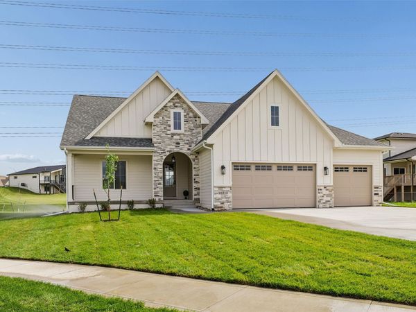 16212 Ironwood Lane, Urbandale, IA 50323