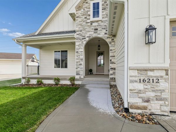 16212 Ironwood Lane, Urbandale, IA 50323