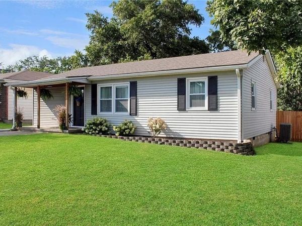 726 W Broadway Street, Higginsville, MO 64037