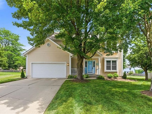 6702 W 156th Terrace, Overland Park, KS 66223