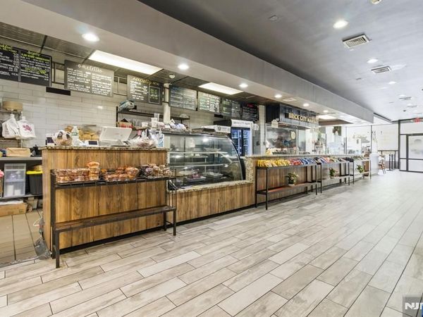 946 Broad Street, NEWARK, NJ 07102