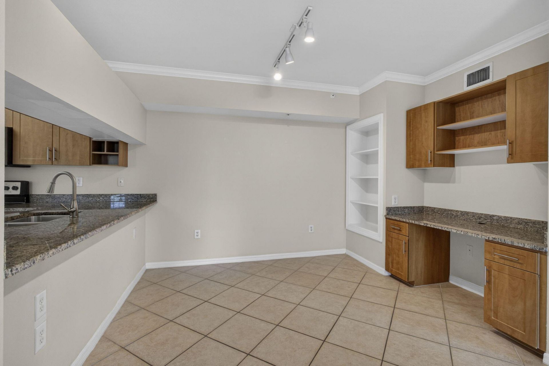 6510 Emerald Dunes Drive, Unit 308, West Palm Beach, FL 33411 Photo