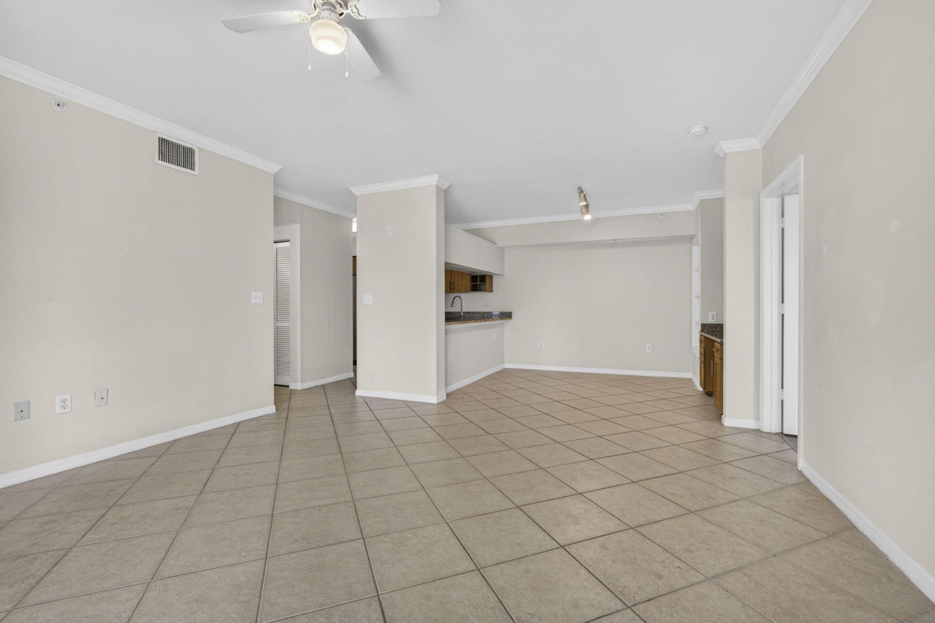 6510 Emerald Dunes Drive, Unit 308, West Palm Beach, FL 33411 Photo