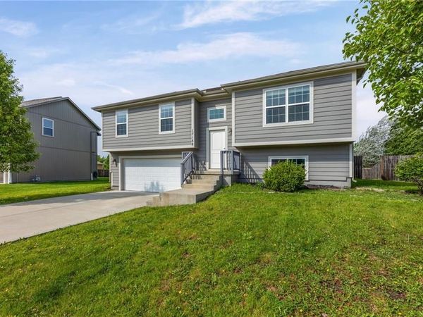 17188 S Kill Creek Road, Gardner, KS 66030